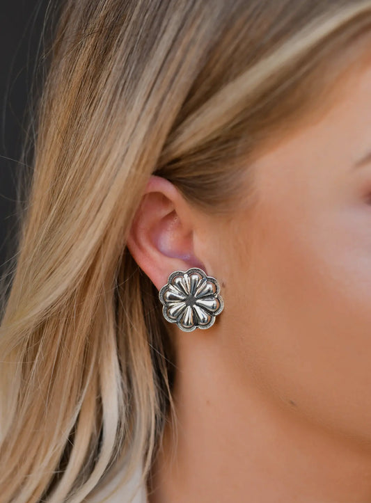 Flower concho stud