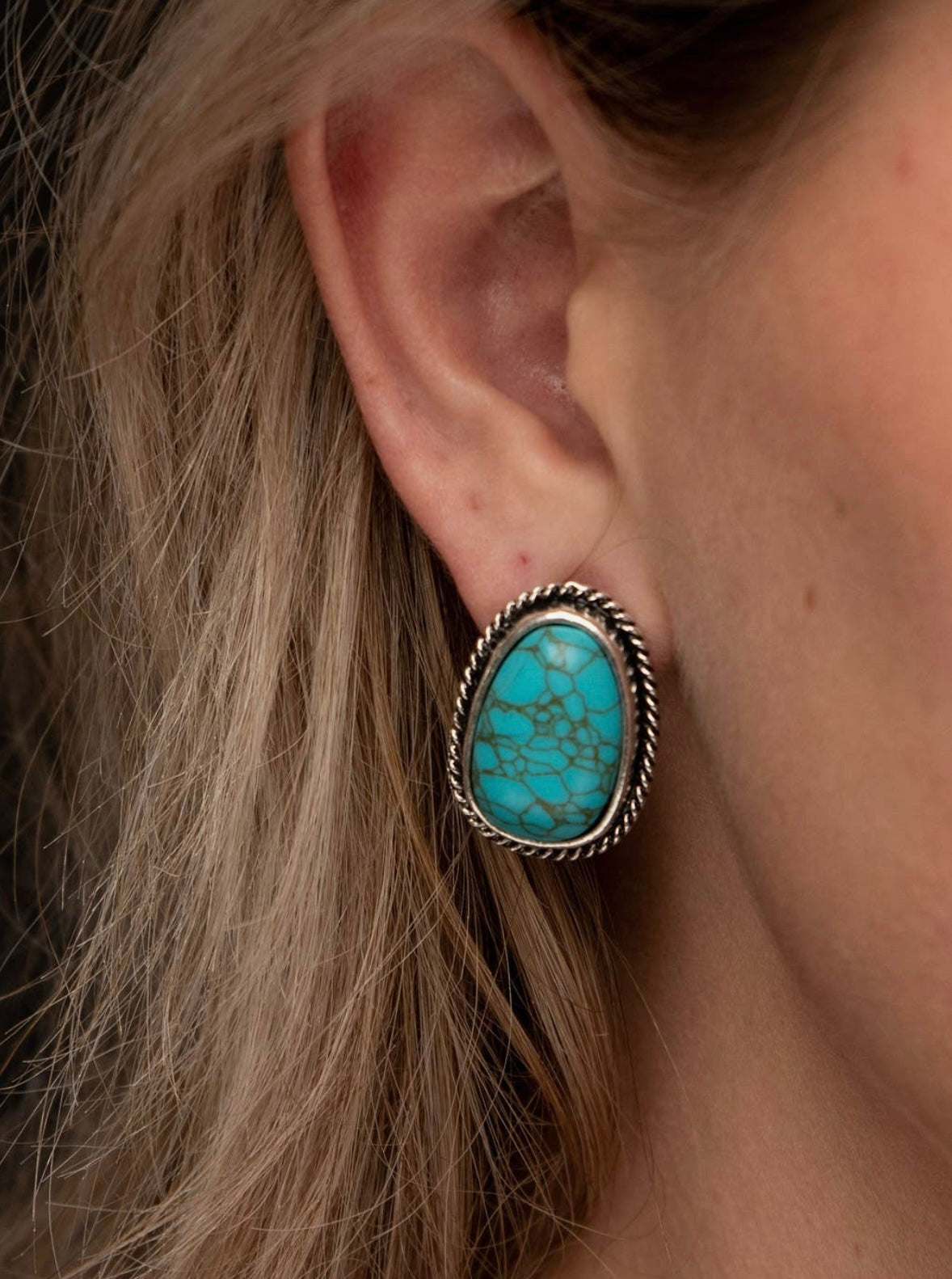Rope Boarder Turquoise Stud